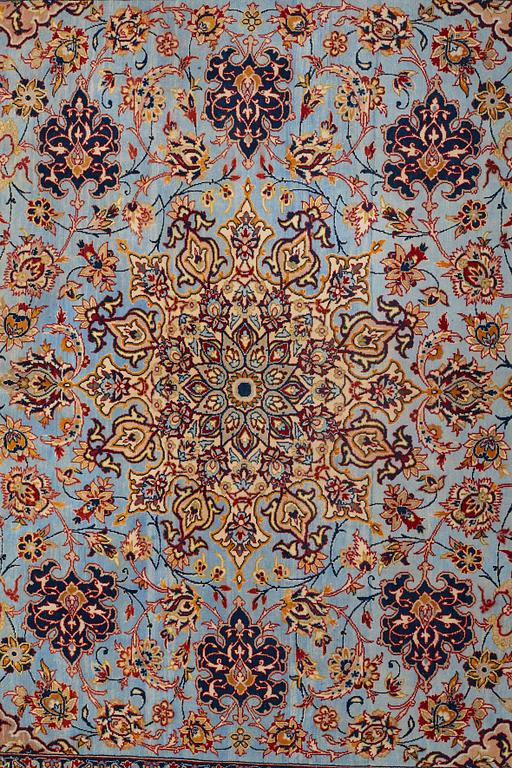 A RUG, Old Esfahan, ca 240 x 149,5 cm (+ the ends have 2,5 and 5,5 cm flat weave).