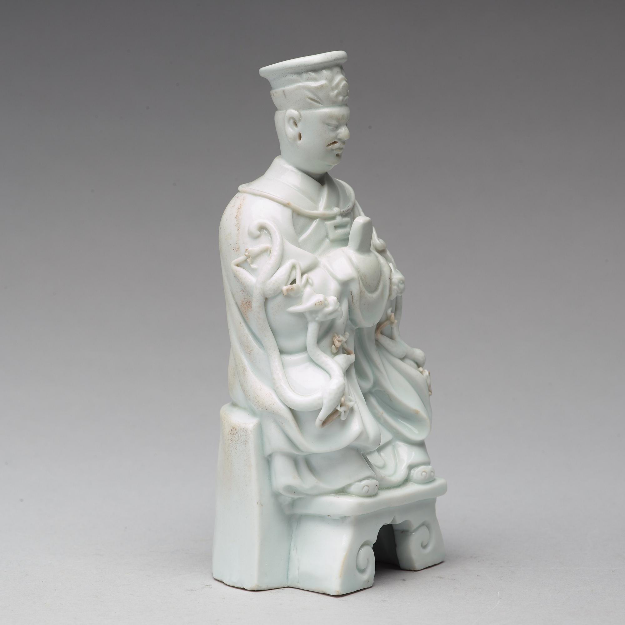 DAOISTISK DIGNITÄR, blanc de chine. Qingdynastin.