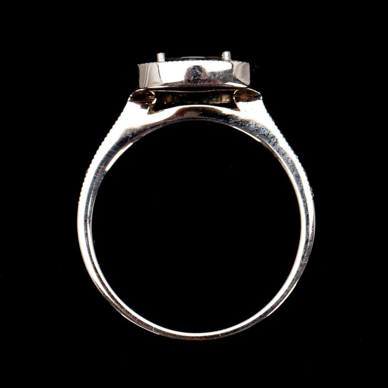 RING, vitguld 14K, fasettslipad safir 1,51 ct, briljantslipade diamanter tot. 0,58 ct. Vikt 5,3 g.
