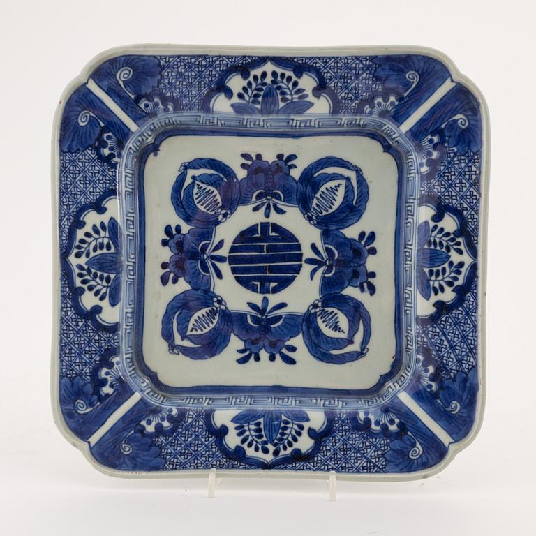 A blue and white Japanese dish, Meiji period (1868-1912).