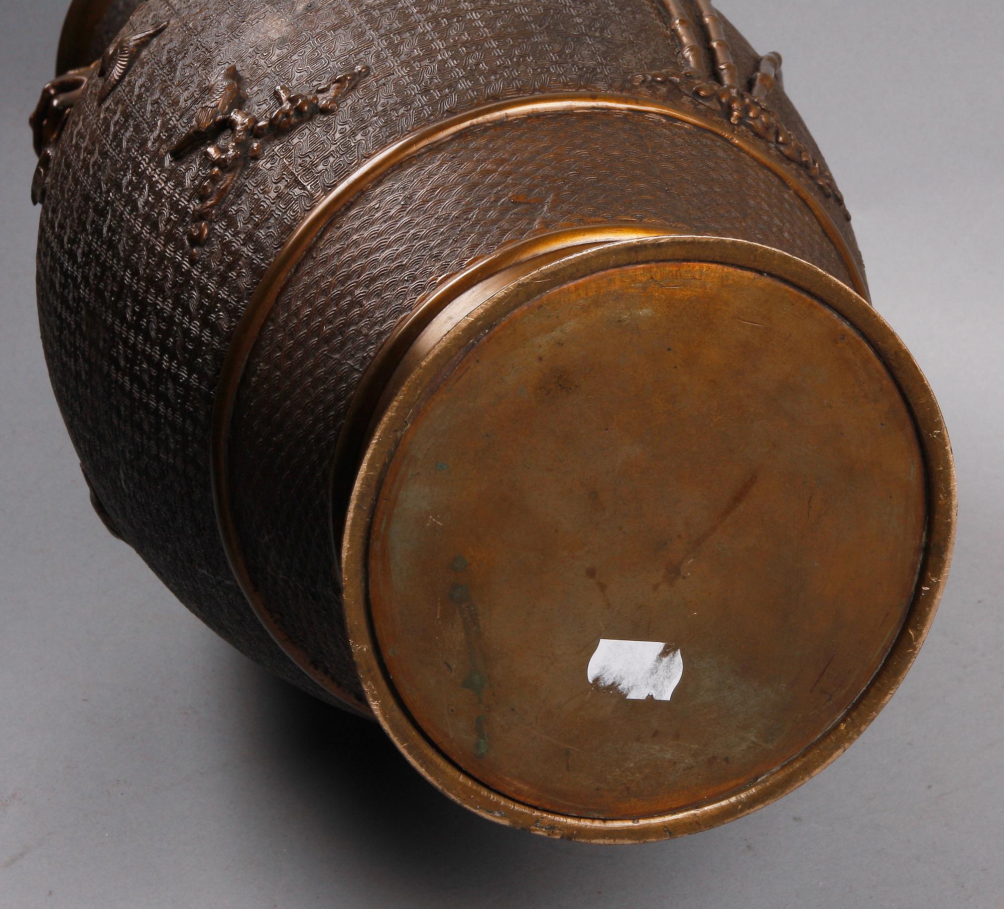 GOLVURNA, metall. Orientalisk.