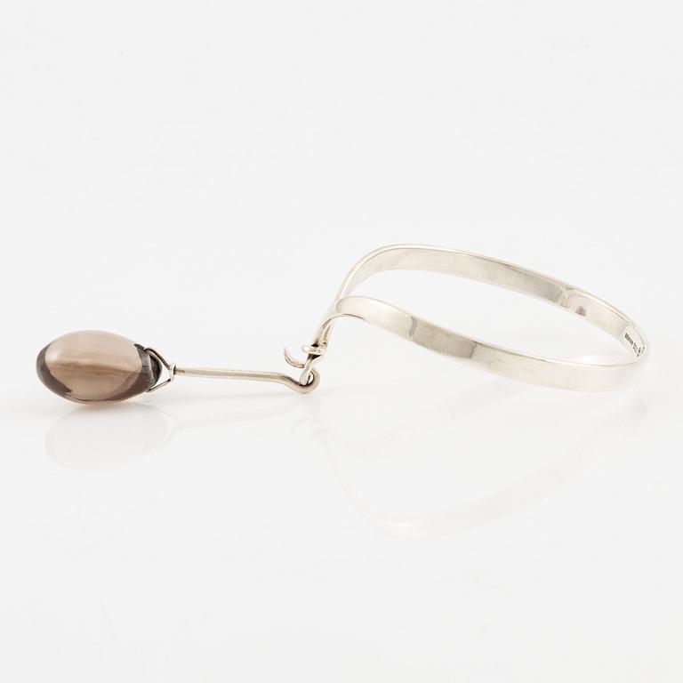 Vivianna Torun Bülow-Hübe, a bracelet with pendant, sterling silver and smoky quartz, for Georg Jensen.