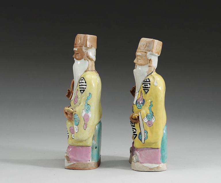 A set of two famille rose figures, Qing dynasty, ca 1800.