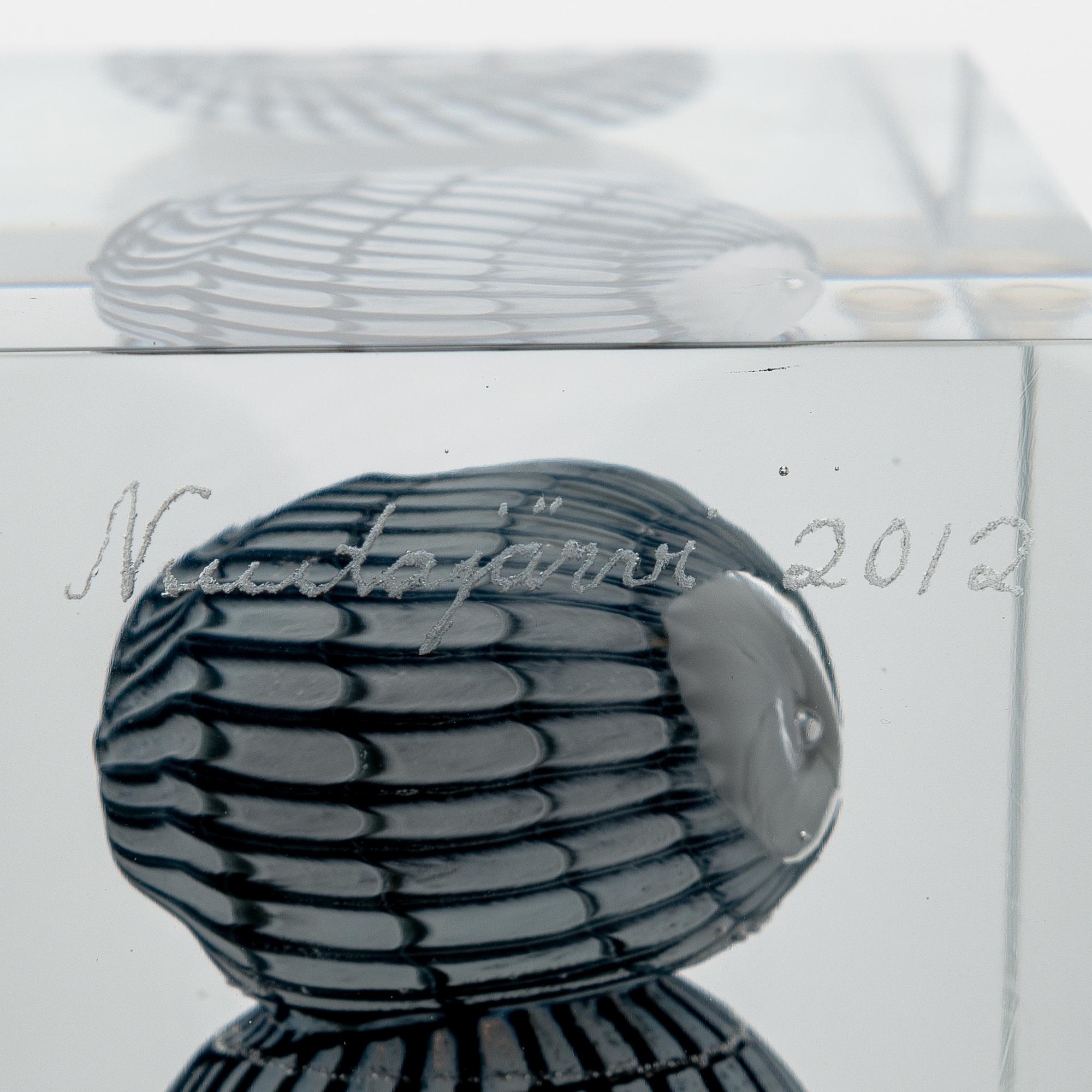 Oiva Toikka, årskub 2012, signerad Oiva Toikka, Nuutajärvi 2012, 61/2000.