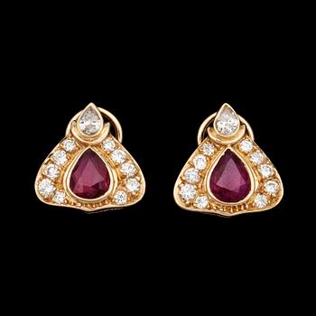 1104. A pair of ruby, tot. ca 2 ct and diamond, tot. ca 0.90 ct earrings.