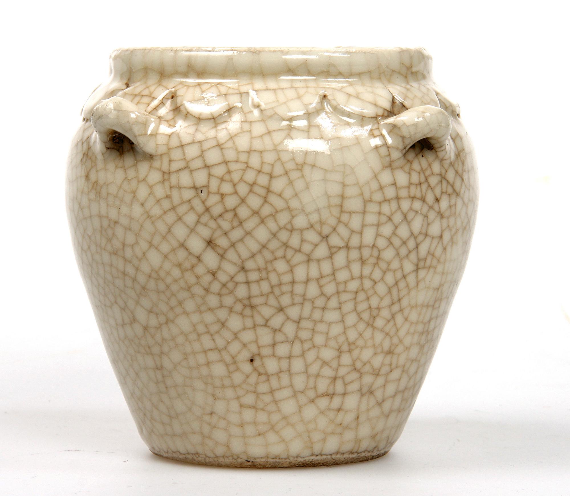 KANNA, keramik, neolitisk samt URNA, porslin, Kina, 1800-tal.