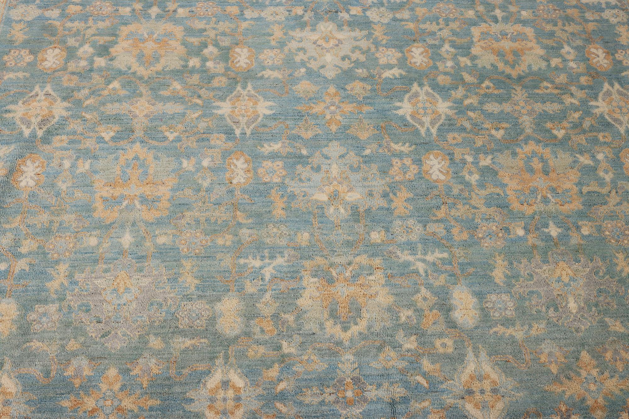 An Ushak carpet, c. 292 x 241 cm.