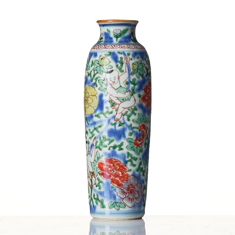 A wucai sleeve vase, Transition, 17th century.