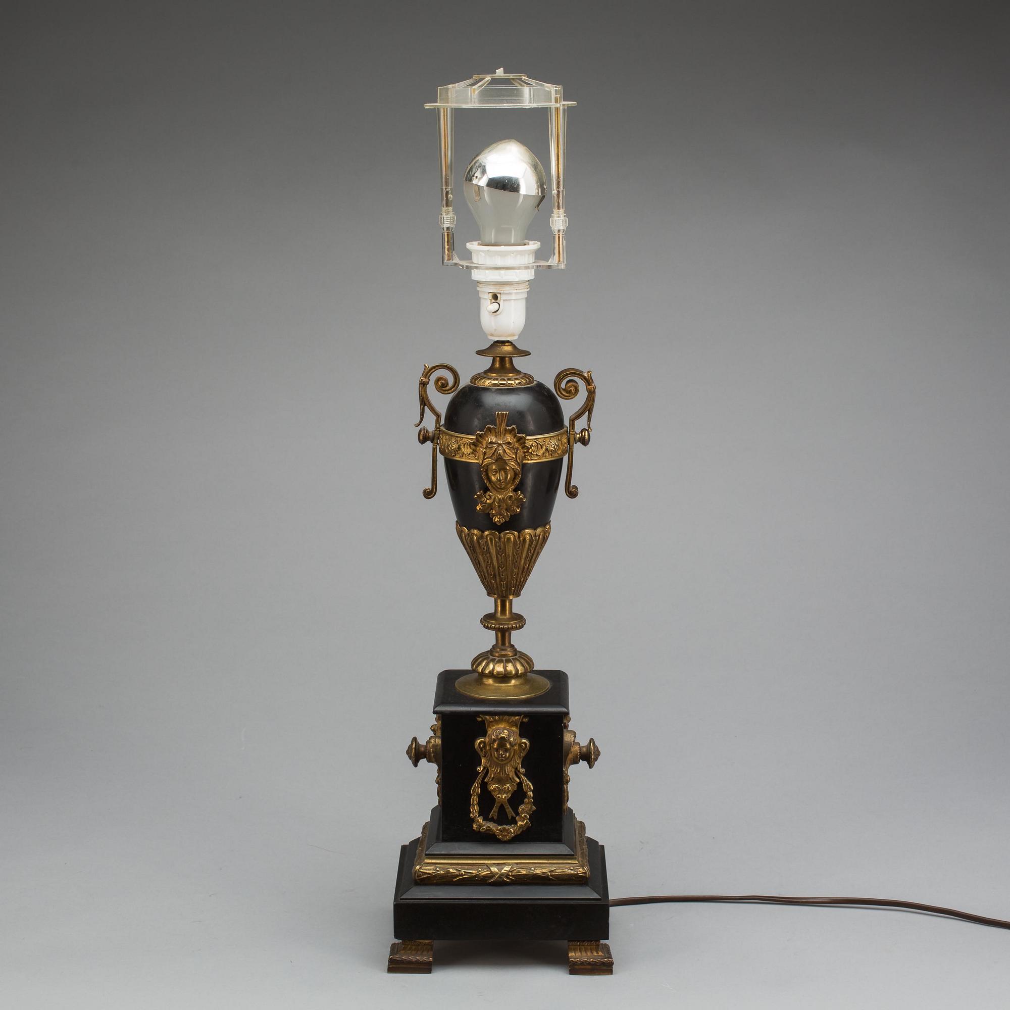 BORDSLAMPA, empirestil. 1900-talets första del.