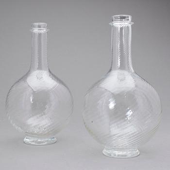 KARAFFER, ett par, glas, tidigt 1800-tal/1800-talets första hälft.