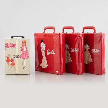 Barbie, originalaccessoarer samt 4 st garderober, Mattel, 1960-tal.