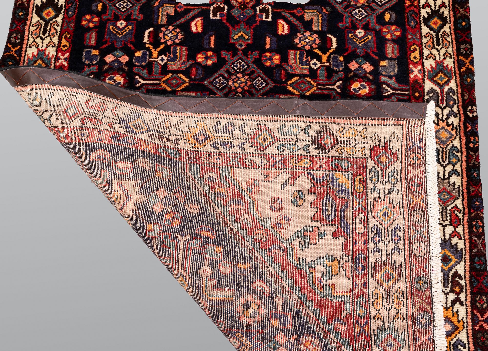 Gallerimatta, Hamadan, ca 529 x 112 cm.