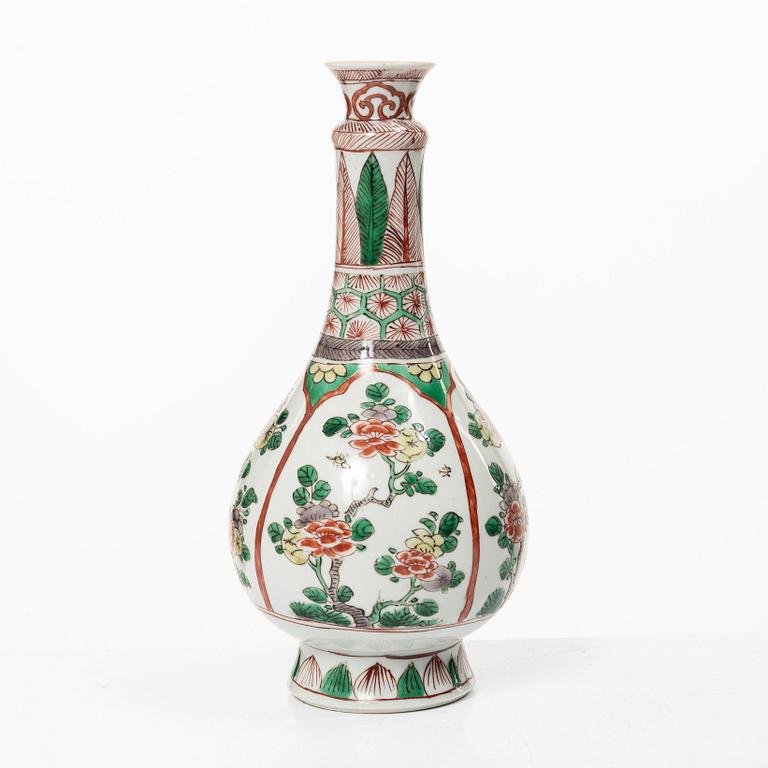Vas, porslin. Qingdynastin, Kangxi (1662-1722).