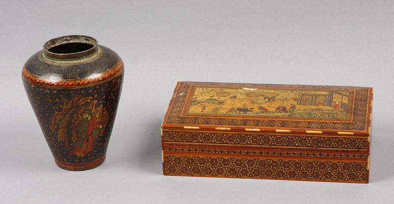 VAS SAMT ASK, mässing resp trä. Persien 1800/1900-tal.
