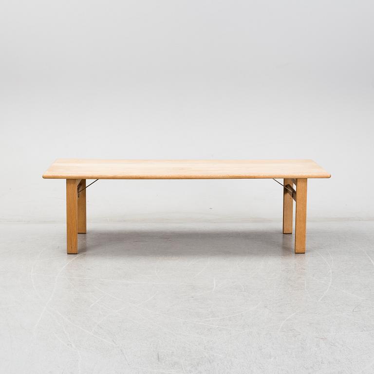 Børge Mogensen, an oak model 262 coffee table for Fredericia Stolefabrik.