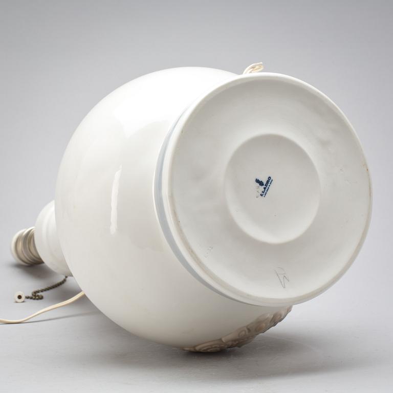 BORDSLAMPA, porslin, Lladro.
