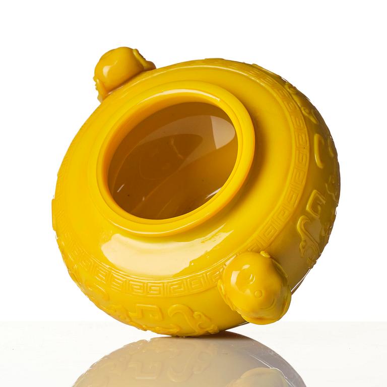 An elegant moulded yellow glass censer, late Qing or early 20th century.
