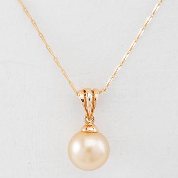 Necklace of 14K and 18K gold with a cultured pearl.