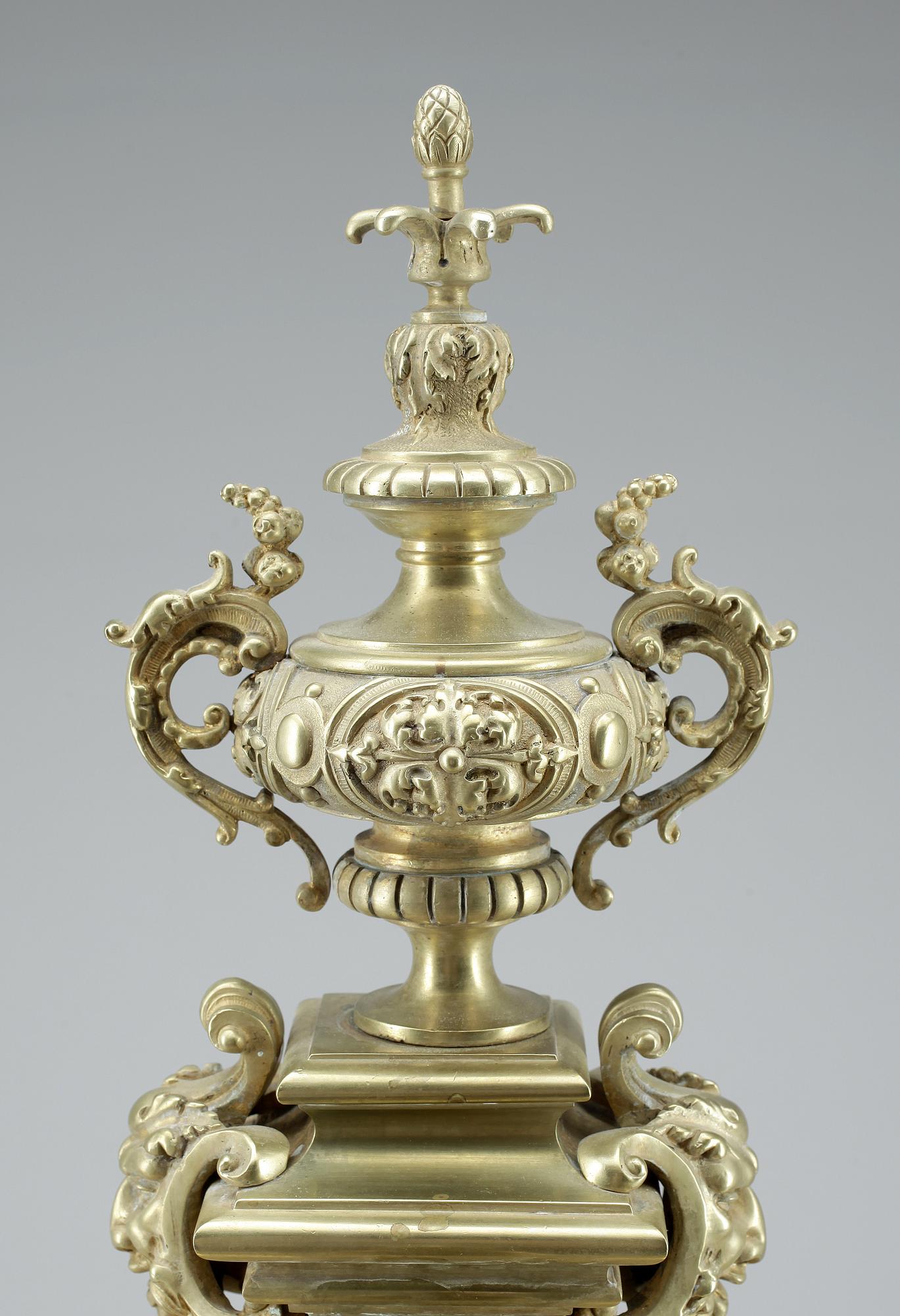 BORDSPENDYL, Louis XVI-stil, troligen Frankrike, 1800-talets andra hälft.