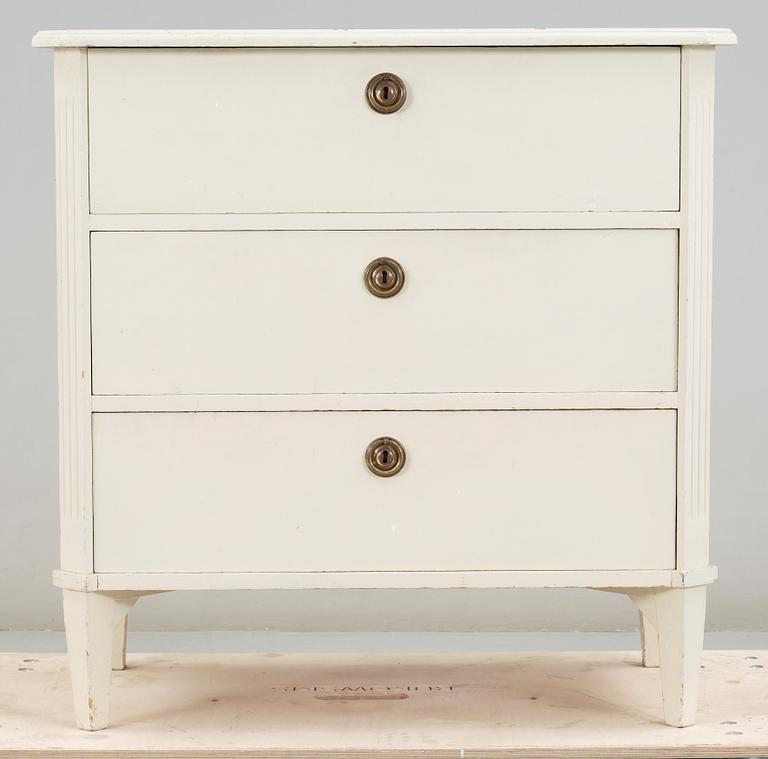 BYRÅ, gustaviansk stil, 1900-talets första hälft-mitt.