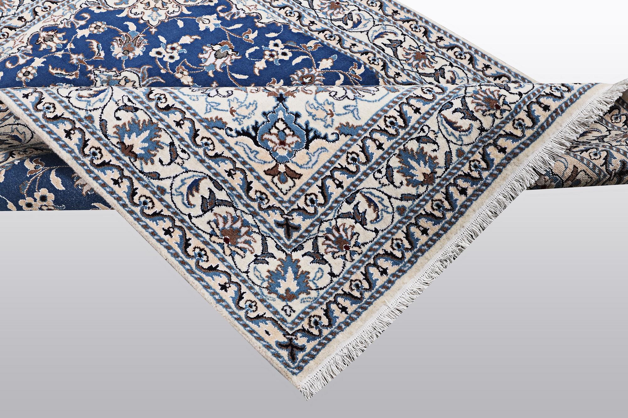 Matta, Nain, part silk, 9 LAA, ca 203 x 147 cm.
