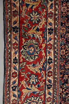 Matto, semi-antique West persian, ca 382,5 x 302 cm.