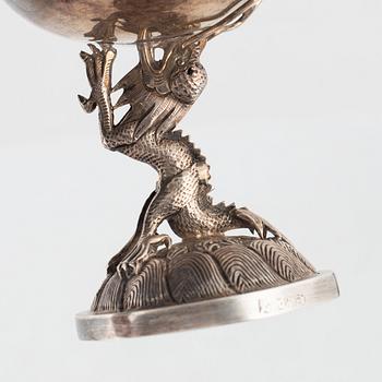 Bägare, två stycken, silver. Japan, 1900-tal. Otydliga mästarstämplar.