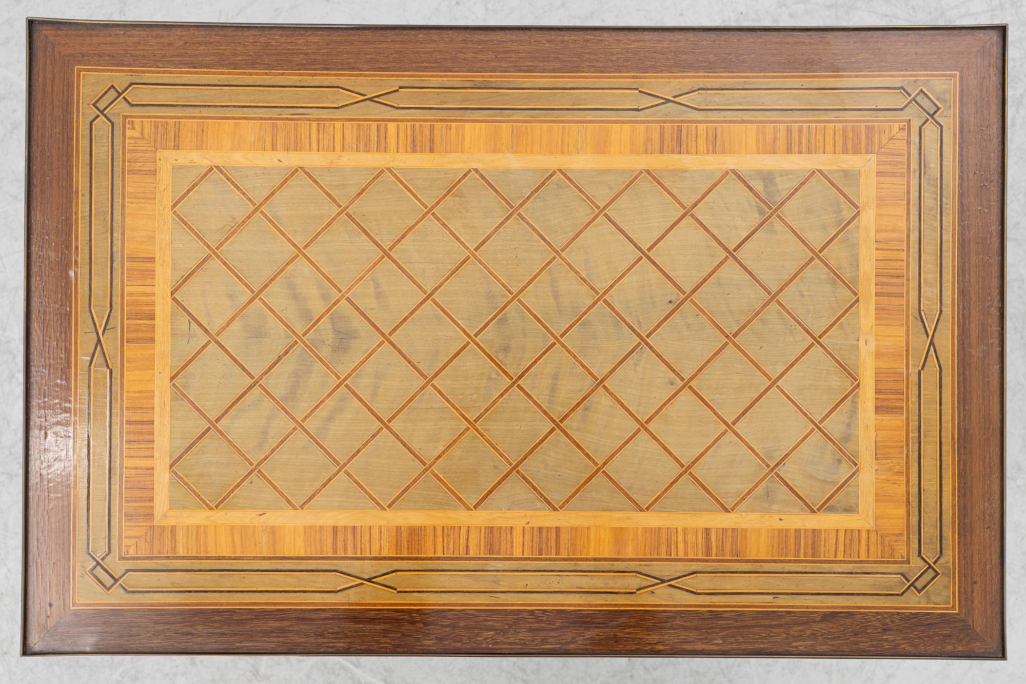 Damarbetsbord/spelbord, gustaviansk stil, 1900-talets första hälft.