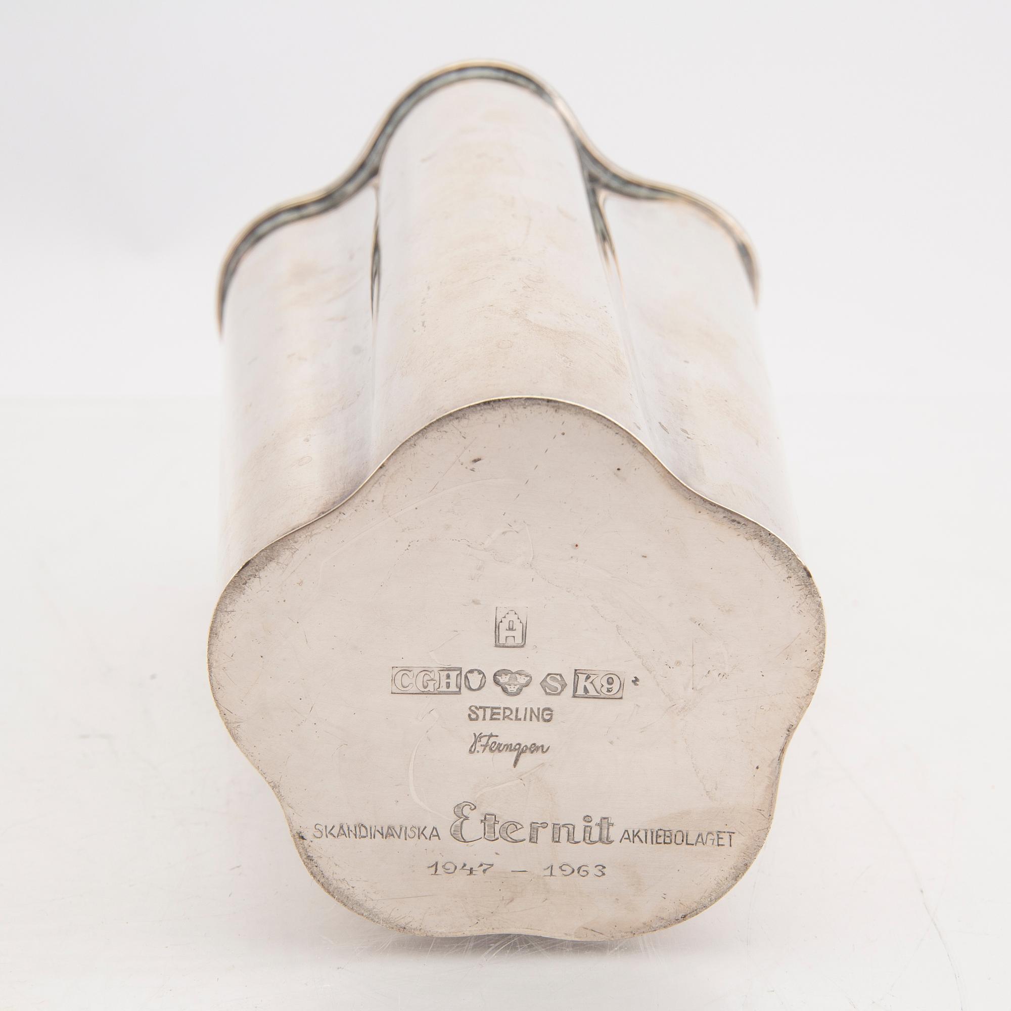 Vera Ferngren, vas sterling silver CG Hallberg Stockholm 1960.
