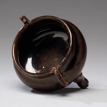 A brownish black-glazed censer, Qing dynasty (1644-1912).