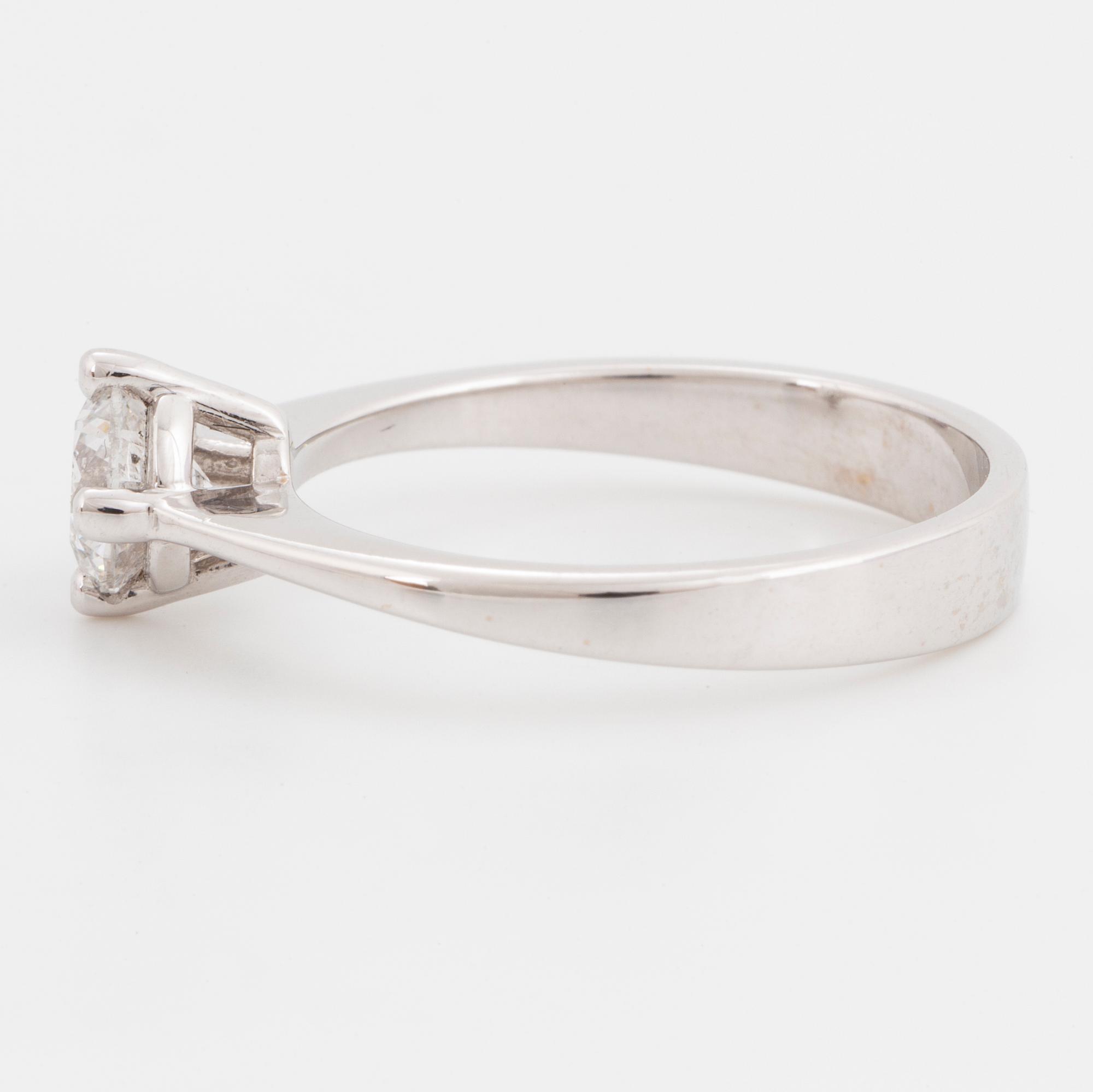 Solitaire brilliant-cut diamond ring, 0,71 ct, IGI certificate.