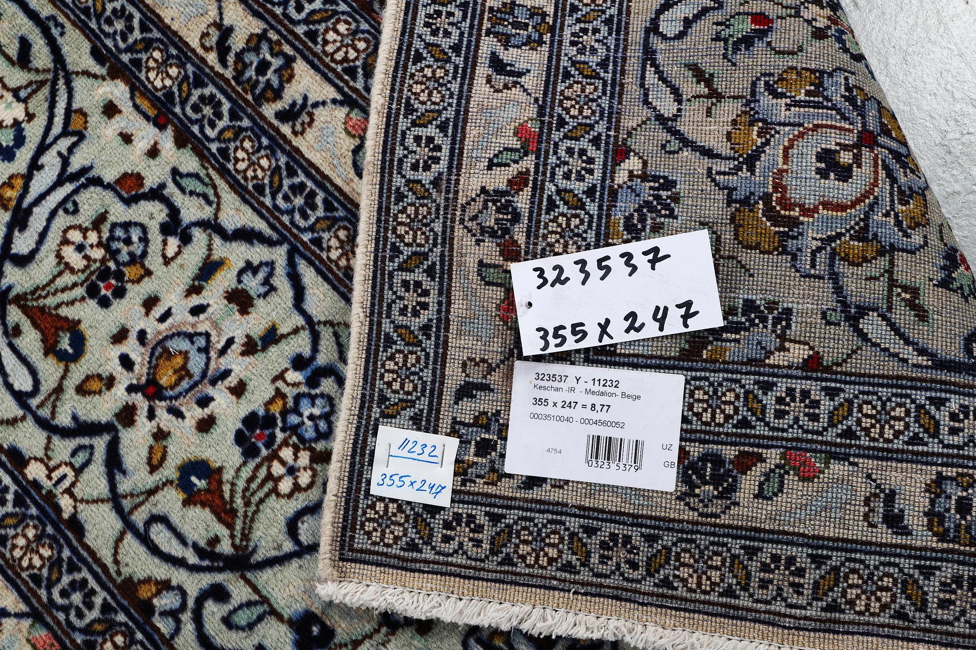 A carpet, Kashan, ca 355 x 247 cm.