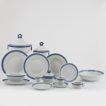 Arnold Krog, dinner service, 67 pieces, porcelain, "Blå vifte", Royal Copenhagen, Denmark.