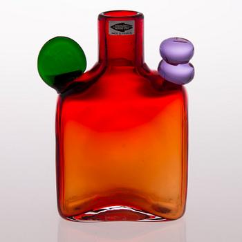 A 'Pompom' bottle, N 526, signed Oiva Toikka Nuutajärvi Notsjö. Model designed in 1968.