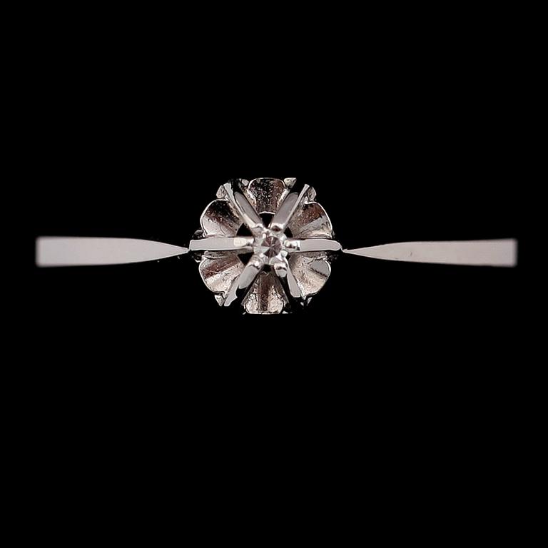 HÄNGE MED KEDJA, RING samt ÖRHÄNGEN, 1 par, 18 k vitguld med diamanter. Total vikt ca 6 gram.