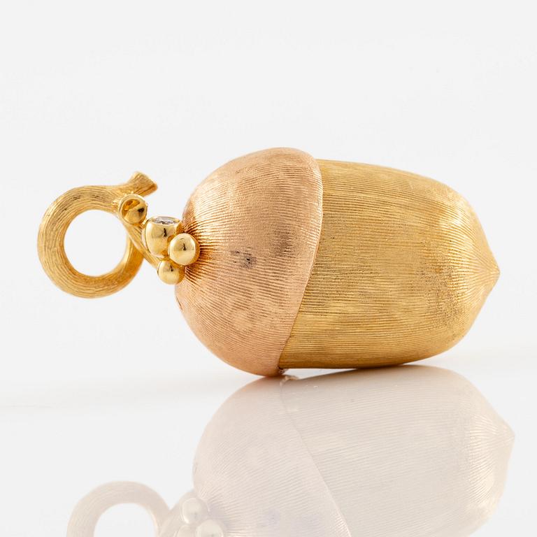 An Ole Lynggaard pendant in 18K gold in two colours with a round brilliant-cut, "Forest Pendant".