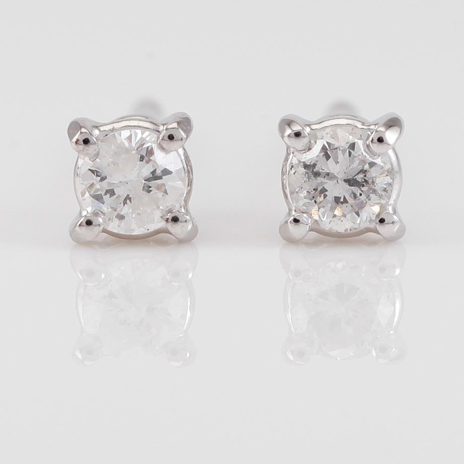 ÖRHÄNGEN, 1 par, 18K vitguld och diamanter tot ca 0.19 ct.