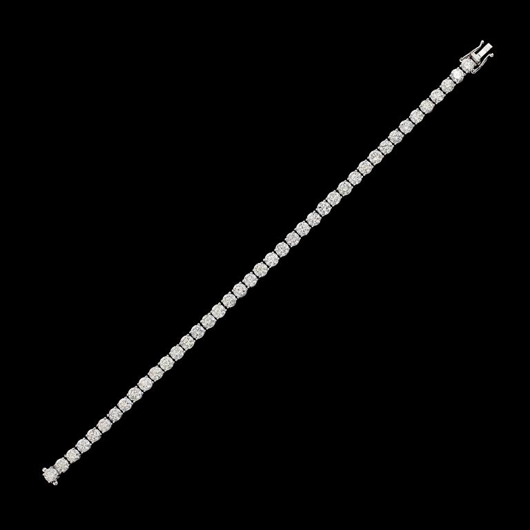 ARMBAND, 18K vitguld, briljantslipade diamanter tot ca 12.03 ct. Vikt ca 18 g.