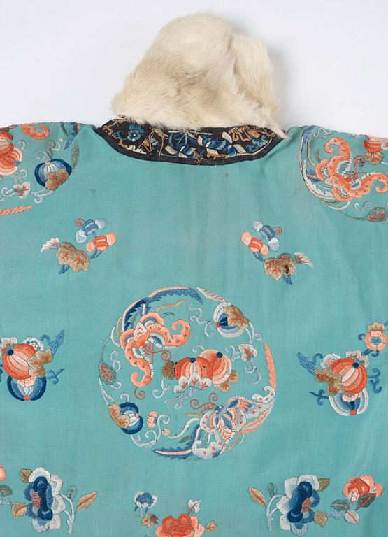 An embroidered silk and fur winter coat, late Qing dynasty (1644-1912).