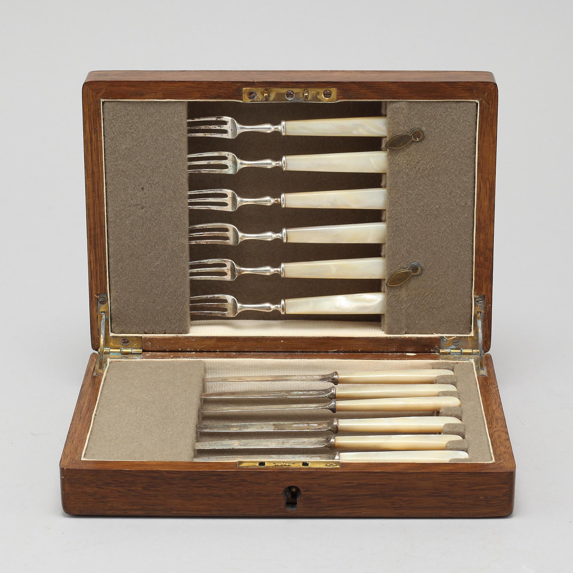 Twelve 20th century fruit flatware, Sheffield, England.