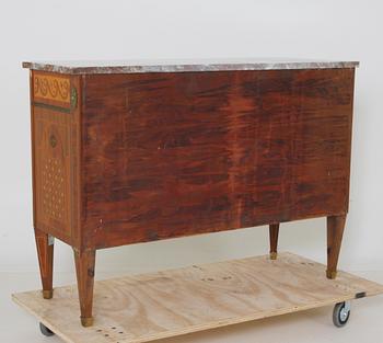 BYRÅ, gustaviansk stil. 
Proveniens: Git Gay.