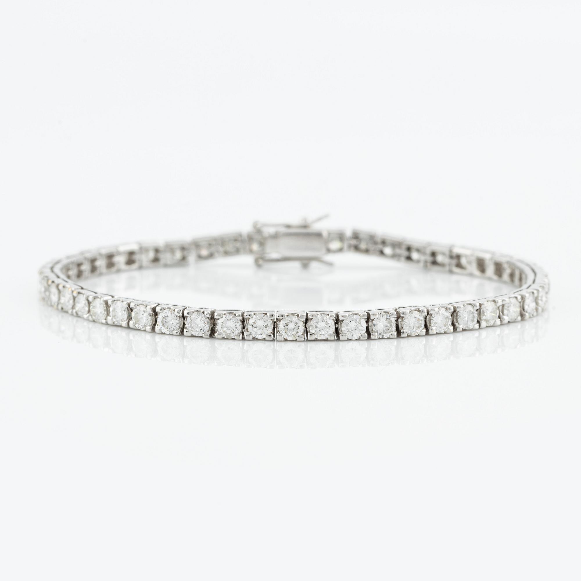 Tennisarmband, vitguld med briljantslipade diamanter, totalt ca 4,80 ct.