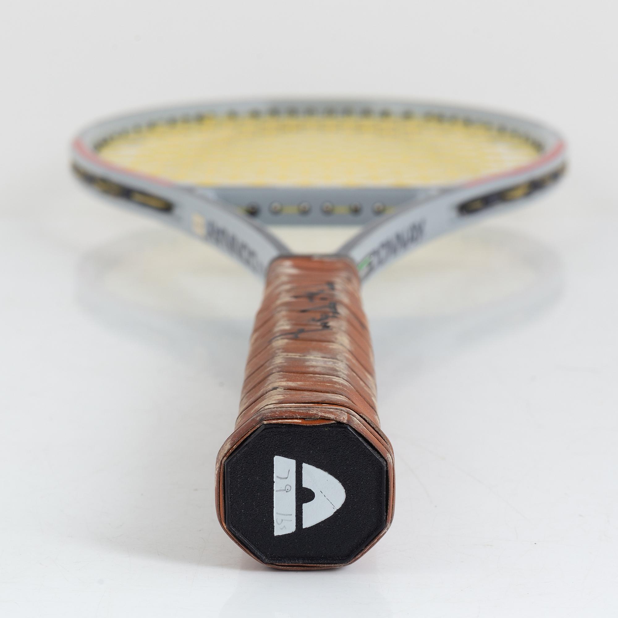 Två stycken tennisracketar, Donnay. Båda signerade av Björn Borg. Donnay Graphite.