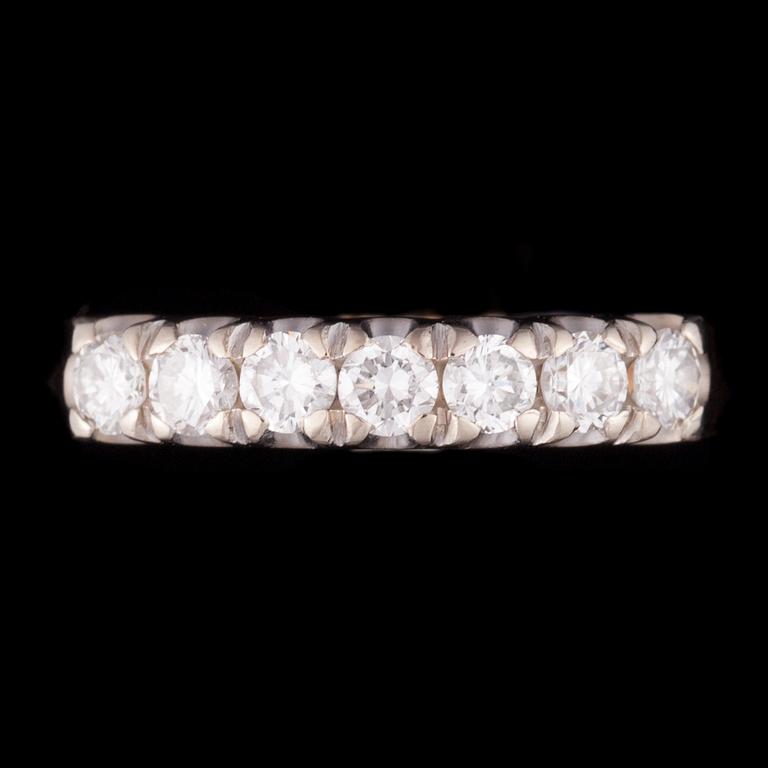 ALLIANSRING, 14K guld, 7 briljantslipade diamanter tot. 0,63 ct, kontrollstämpel 1987. Vikt 3,2 g.