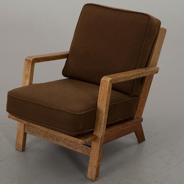 A EASY CHAIR MID 20TH CENTURY.