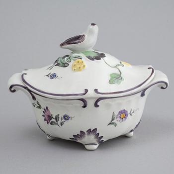 90 pieces of earthenware tableware from Rörstrand, model "Rörstrandia", 1930-56.