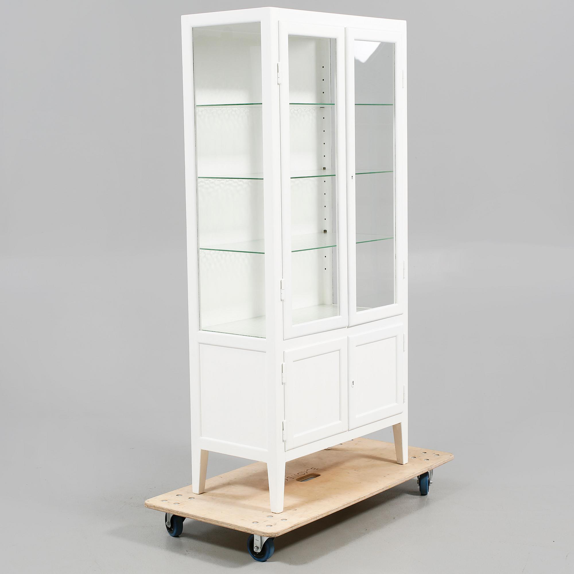 LÄKARSKÅP, 1900-talets mitt.