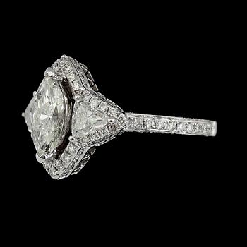 RING, 18K vitguld, diamanter tot ca 2.09 ct.