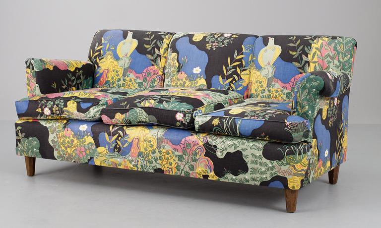 A Josef Frank sofa by Firma Svenskt Tenn, model 678.