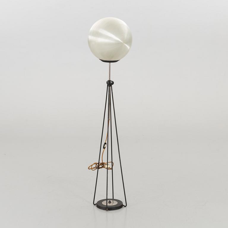 A FLOOR LAMP FROM THE 1960'S.